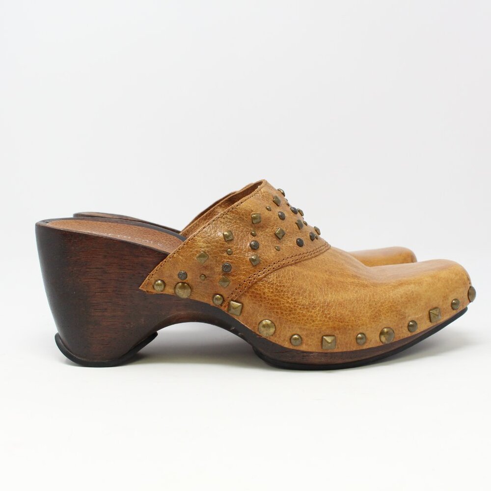Kenneth Cole Wood & Leather Studded Clog in Stone Love Size 7.5